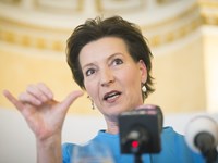 Heinisch-Hosek: „Bildungssystem geht in neue Zeit“